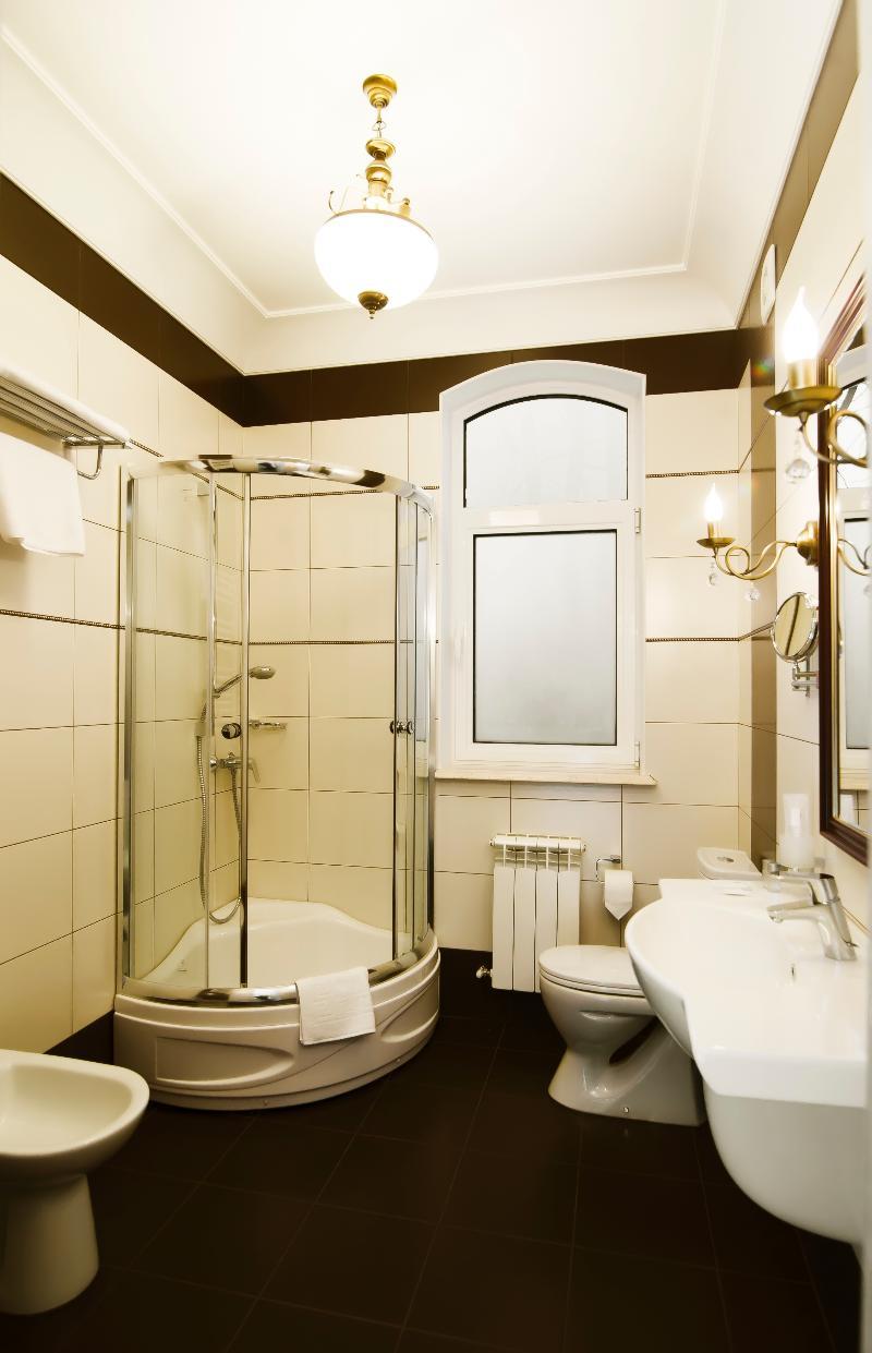 Rossa Hotel 3*
